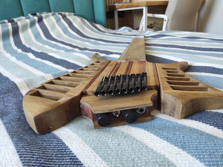 Музичні інструменти з переробленої деревини