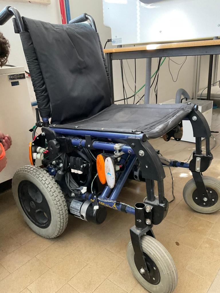 Sedia a rotelle elettrica per tetraplegici - 2nBt2OqXkWJw2.jpeg