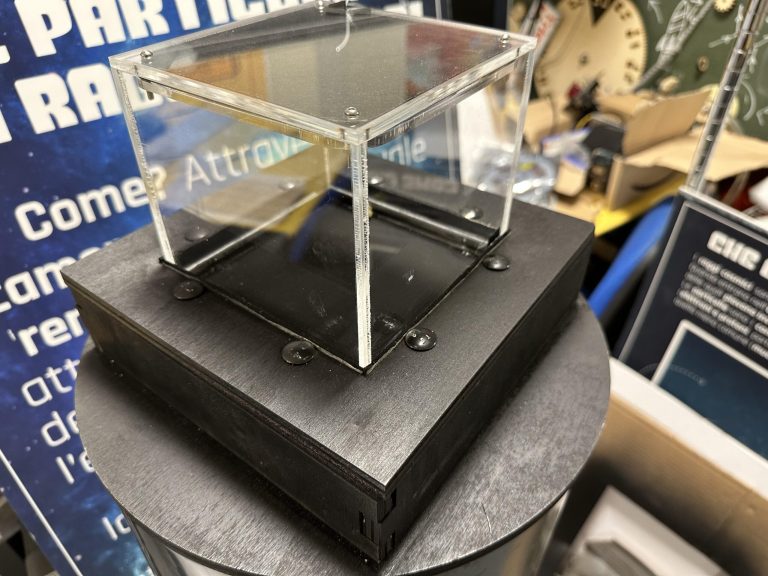 La fontanella delle particelle / Particle’s fountain - 2sX2DXsAozPW7.jpeg