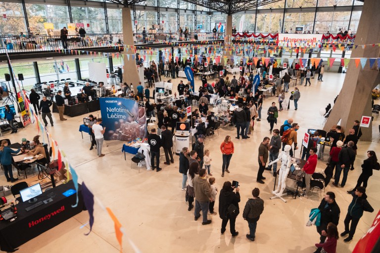 Maker Faire Olomouc 2024 - MF24-Olomouc_Crowd_MS_013