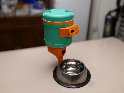 Dispenser Automatico di crocchette - Maker Faire Trieste 2024